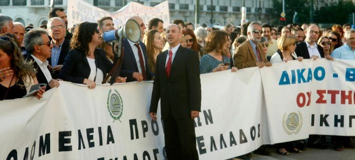 ΕΦΚΑ: Εκτός προαιρετικής ασφάλισης οι έμμισθοι δικηγόροι και μηχανικοί
